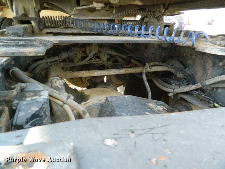 image for item DF4588 2004 Freightliner Columbia 120  semi truck