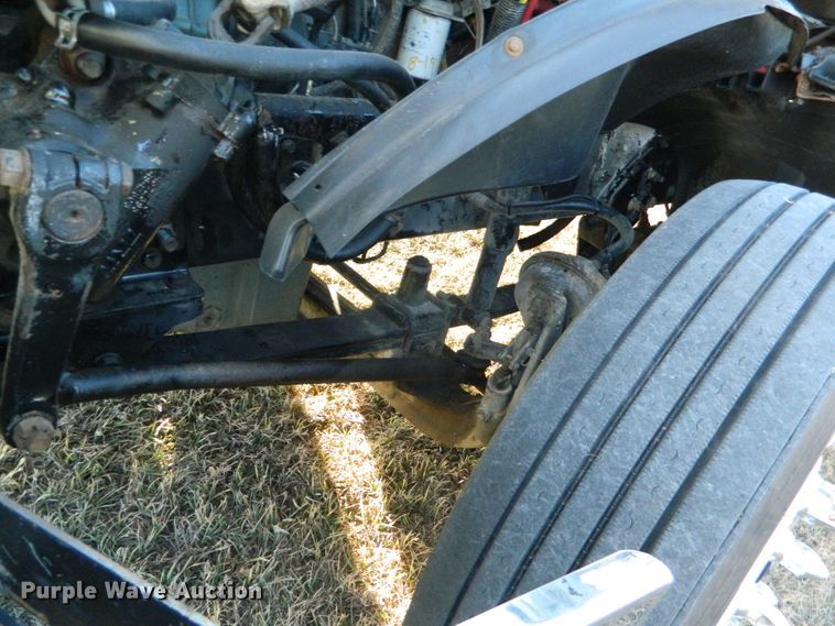 image for item DF4588 2004 Freightliner Columbia 120  semi truck