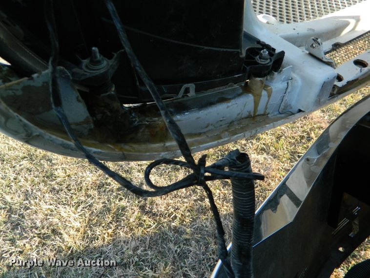 image for item DF4588 2004 Freightliner Columbia 120  semi truck