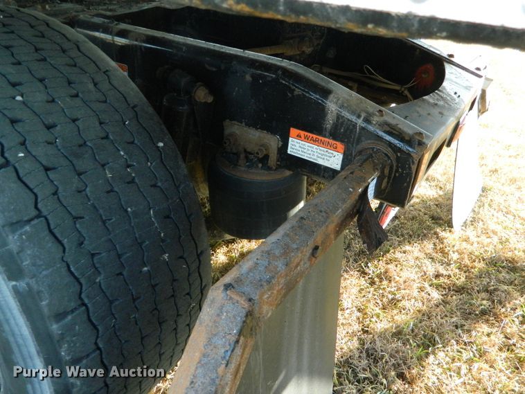 image for item DF4589 2005 Freightliner Columbia 120  semi truck