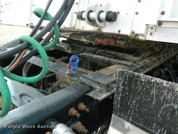 image for item DF4589 2005 Freightliner Columbia 120  semi truck