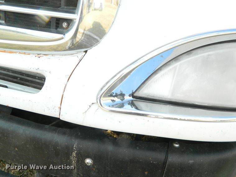 image for item DF4589 2005 Freightliner Columbia 120  semi truck