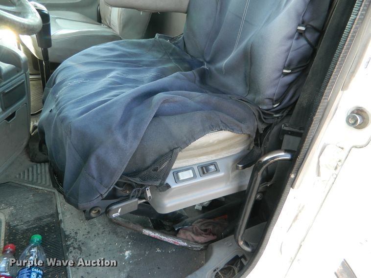 image for item DF4589 2005 Freightliner Columbia 120  semi truck