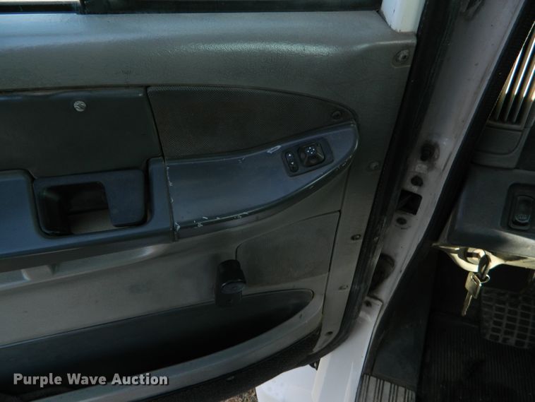 image for item DF4589 2005 Freightliner Columbia 120  semi truck