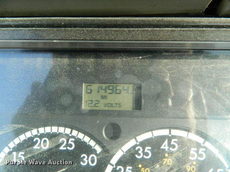 image for item DF4589 2005 Freightliner Columbia 120  semi truck