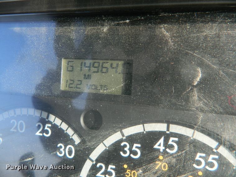 image for item DF4589 2005 Freightliner Columbia 120  semi truck