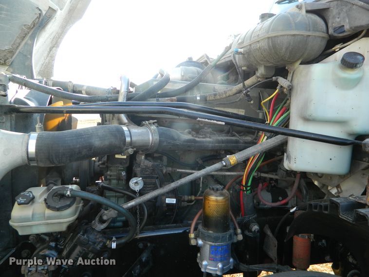 image for item DF4589 2005 Freightliner Columbia 120  semi truck