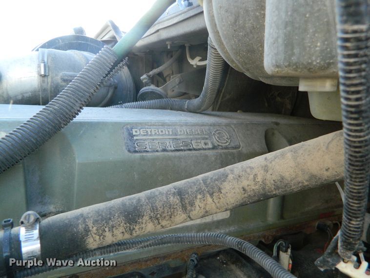 image for item DF4589 2005 Freightliner Columbia 120  semi truck