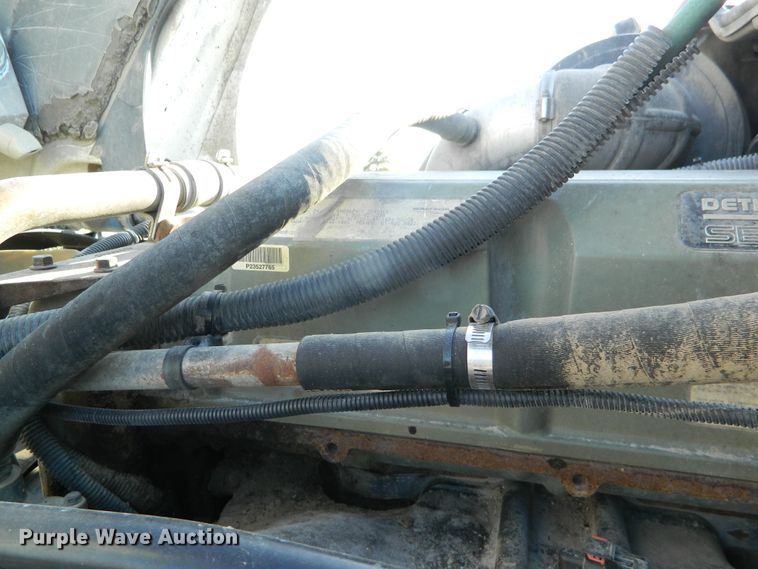 image for item DF4589 2005 Freightliner Columbia 120  semi truck