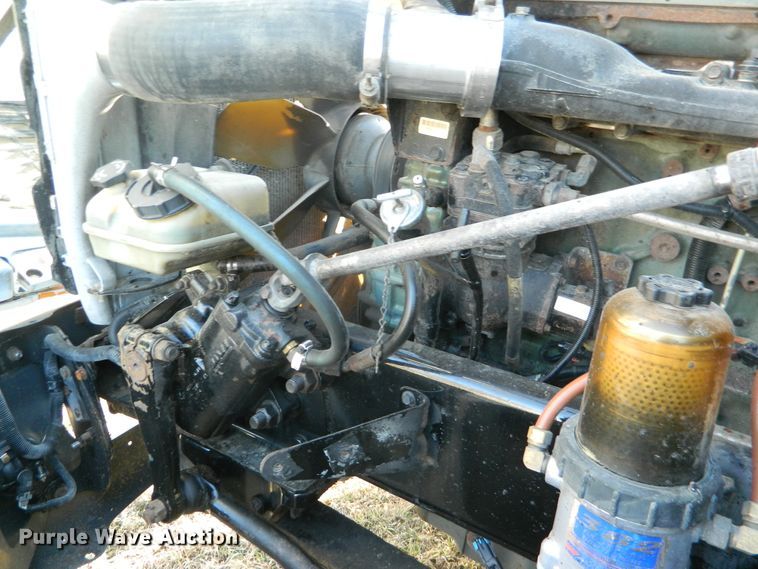 image for item DF4589 2005 Freightliner Columbia 120  semi truck