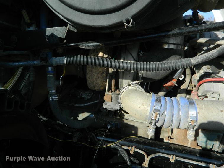 image for item DF4589 2005 Freightliner Columbia 120  semi truck