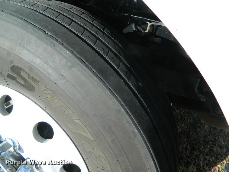 image for item DF4589 2005 Freightliner Columbia 120  semi truck