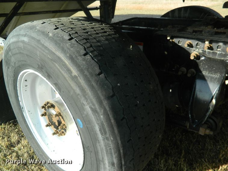 image for item DF4589 2005 Freightliner Columbia 120  semi truck