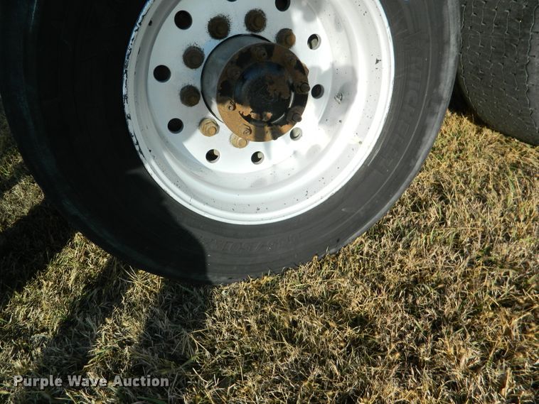 image for item DF4589 2005 Freightliner Columbia 120  semi truck