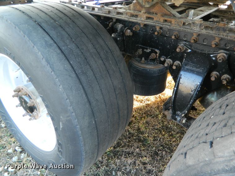 image for item DF4589 2005 Freightliner Columbia 120  semi truck