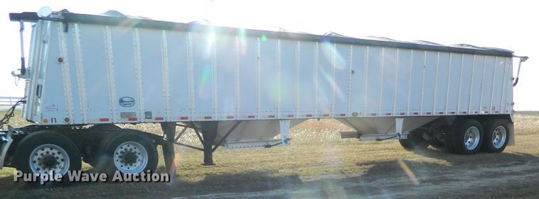 image for item DF4590 2011 Merritt double hopper bottom grain trailer