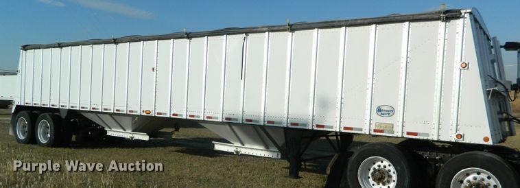 image for item DF4590 2011 Merritt double hopper bottom grain trailer