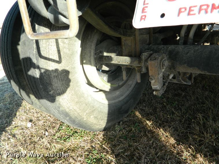 image for item DF4590 2011 Merritt double hopper bottom grain trailer