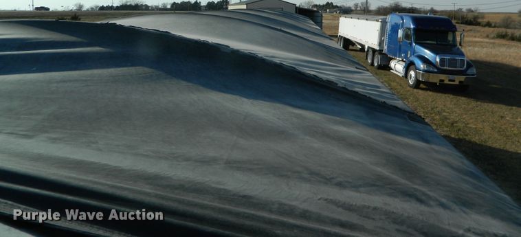 image for item DF4590 2011 Merritt double hopper bottom grain trailer