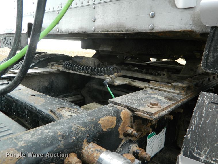 image for item DF4591 2006 Freightliner Columbia 120  semi truck