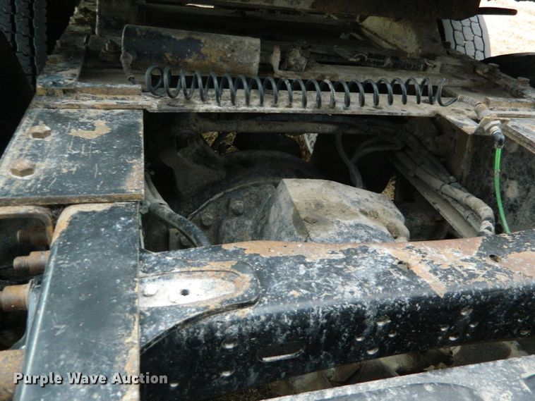 image for item DF4591 2006 Freightliner Columbia 120  semi truck