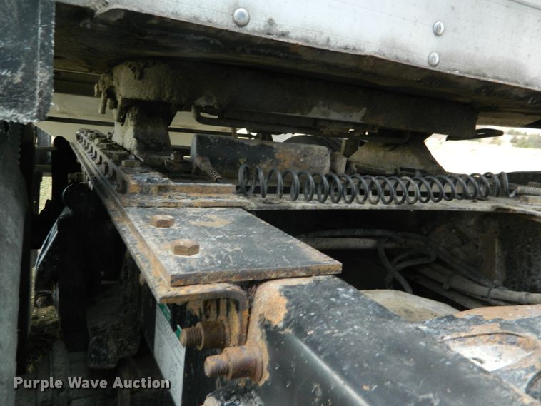 image for item DF4591 2006 Freightliner Columbia 120  semi truck