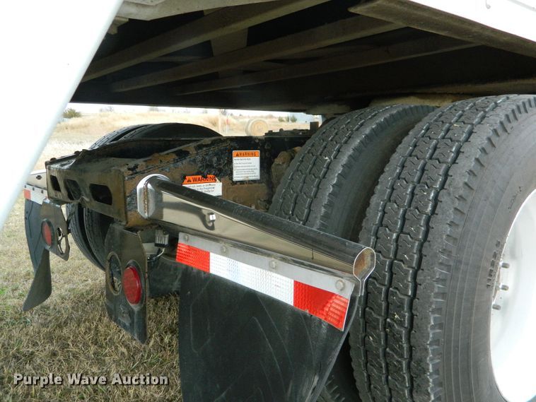 image for item DF4591 2006 Freightliner Columbia 120  semi truck