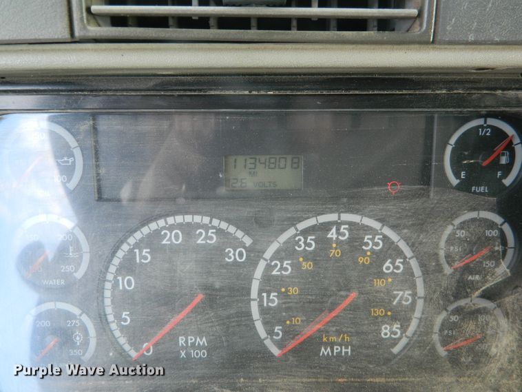 image for item DF4591 2006 Freightliner Columbia 120  semi truck