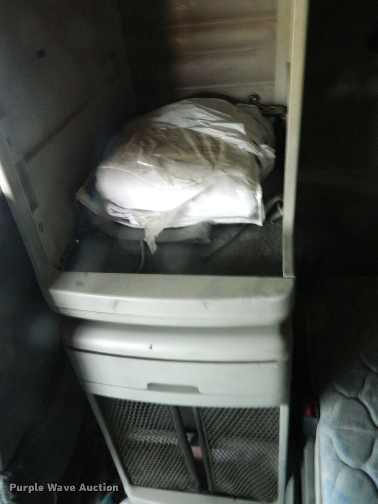 image for item DF4591 2006 Freightliner Columbia 120  semi truck