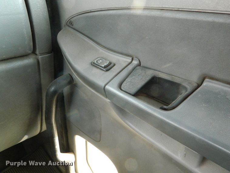 image for item DF4591 2006 Freightliner Columbia 120  semi truck