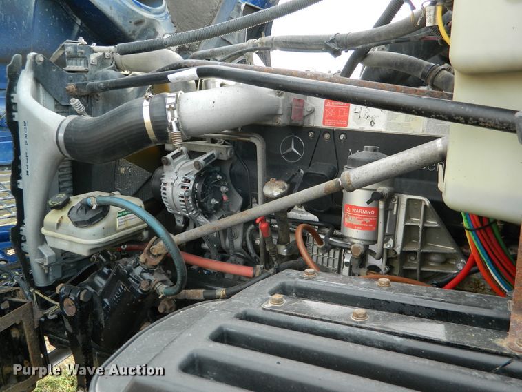 image for item DF4591 2006 Freightliner Columbia 120  semi truck