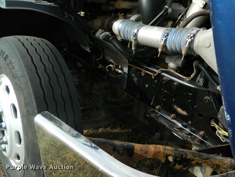 image for item DF4591 2006 Freightliner Columbia 120  semi truck