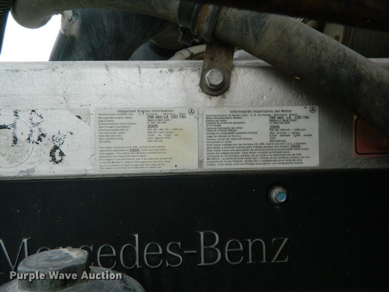 image for item DF4591 2006 Freightliner Columbia 120  semi truck