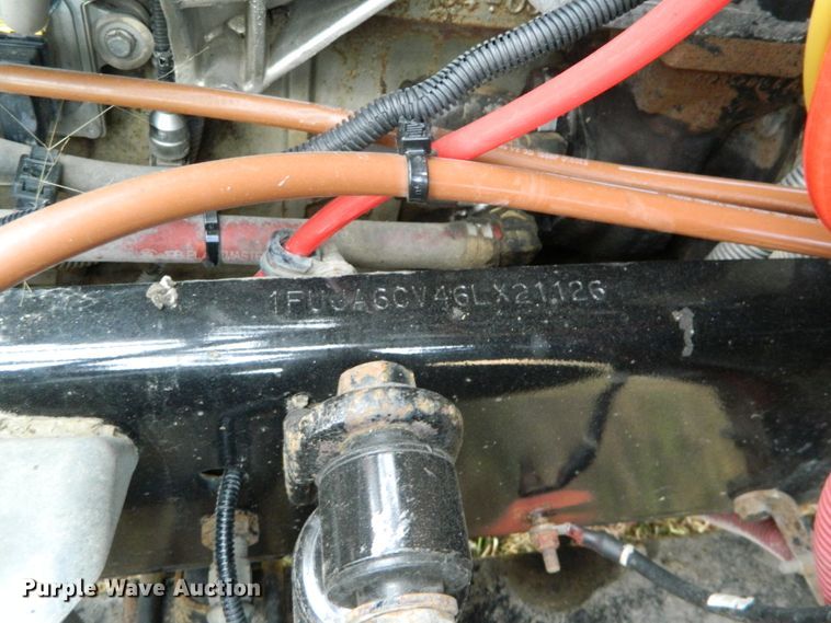 image for item DF4591 2006 Freightliner Columbia 120  semi truck