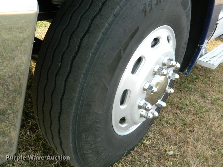 image for item DF4591 2006 Freightliner Columbia 120  semi truck