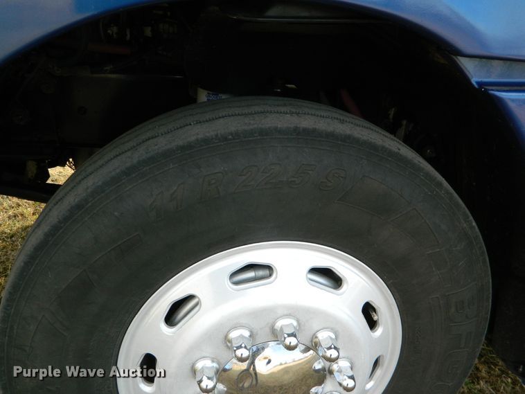 image for item DF4591 2006 Freightliner Columbia 120  semi truck