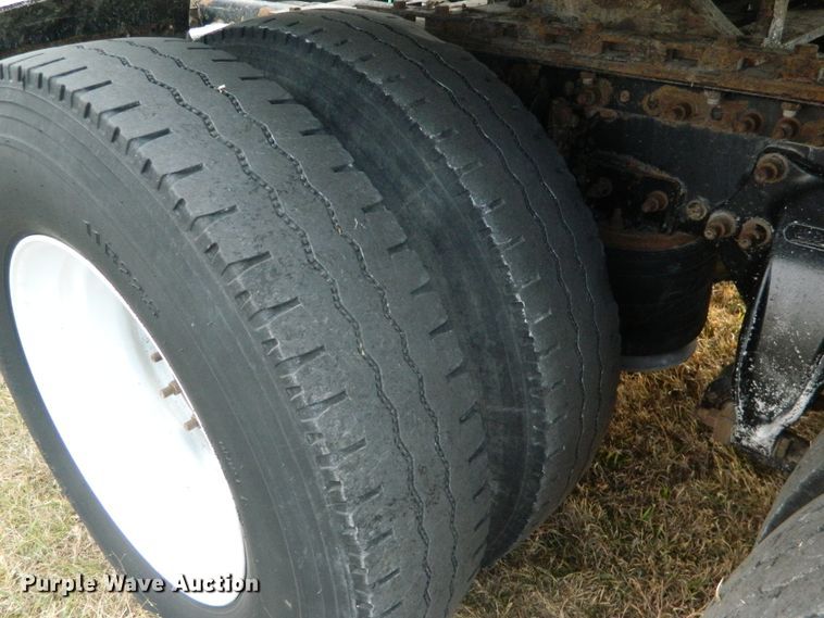 image for item DF4591 2006 Freightliner Columbia 120  semi truck