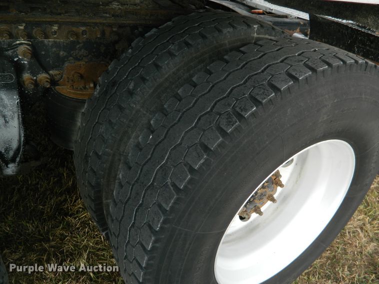 image for item DF4591 2006 Freightliner Columbia 120  semi truck