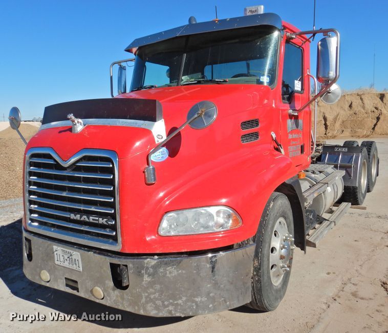 image for item DG1497 2009 Mack CXU613  semi truck