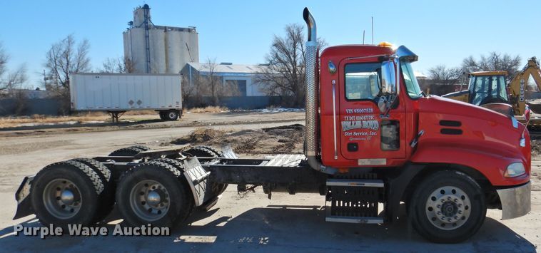 image for item DG1497 2009 Mack CXU613  semi truck