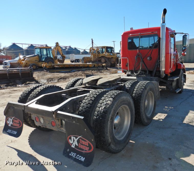 image for item DG1497 2009 Mack CXU613  semi truck