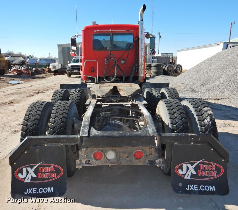 image for item DG1497 2009 Mack CXU613  semi truck