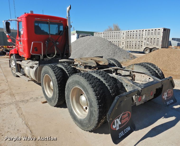 image for item DG1497 2009 Mack CXU613  semi truck