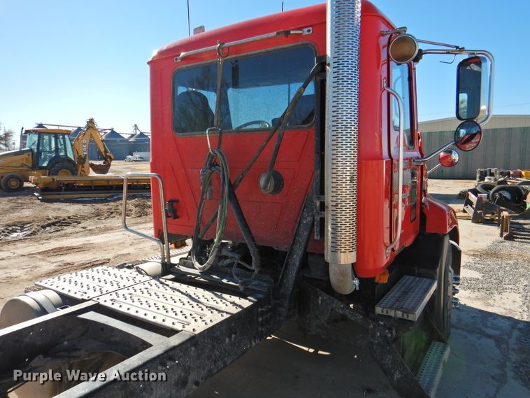 image for item DG1497 2009 Mack CXU613  semi truck