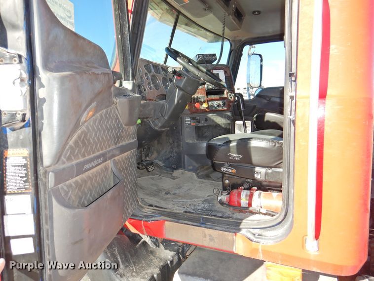 image for item DG1497 2009 Mack CXU613  semi truck