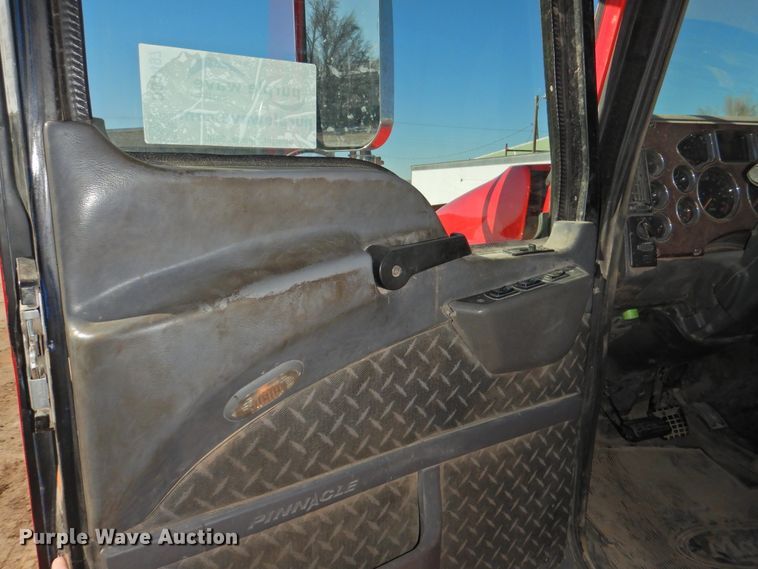 image for item DG1497 2009 Mack CXU613  semi truck