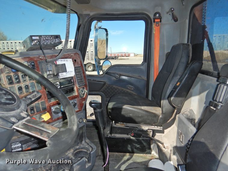 image for item DG1497 2009 Mack CXU613  semi truck