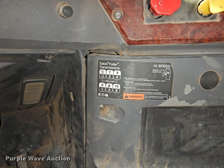 image for item DG1497 2009 Mack CXU613  semi truck