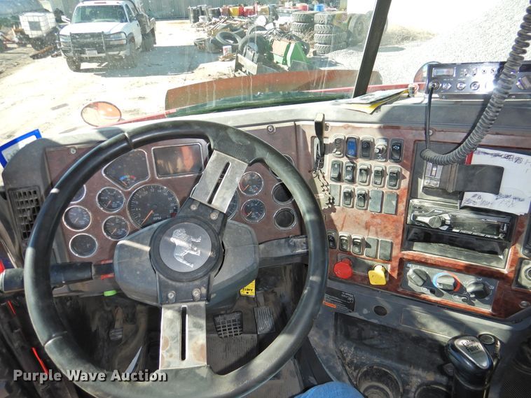 image for item DG1497 2009 Mack CXU613  semi truck