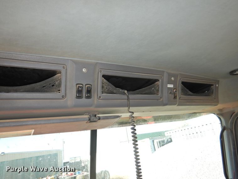 image for item DG1497 2009 Mack CXU613  semi truck